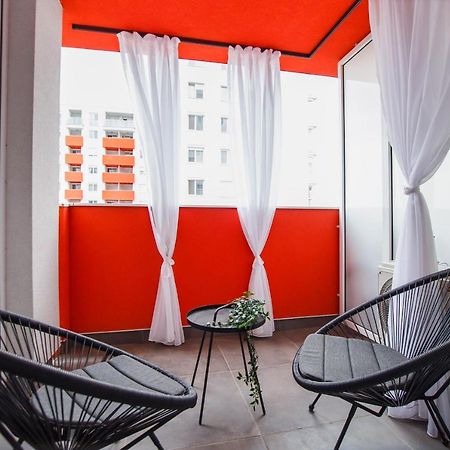 Trendy Apartment Near City Center Oradea Exterior photo